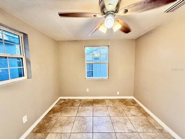 Building Photo - 2406 S 69th St