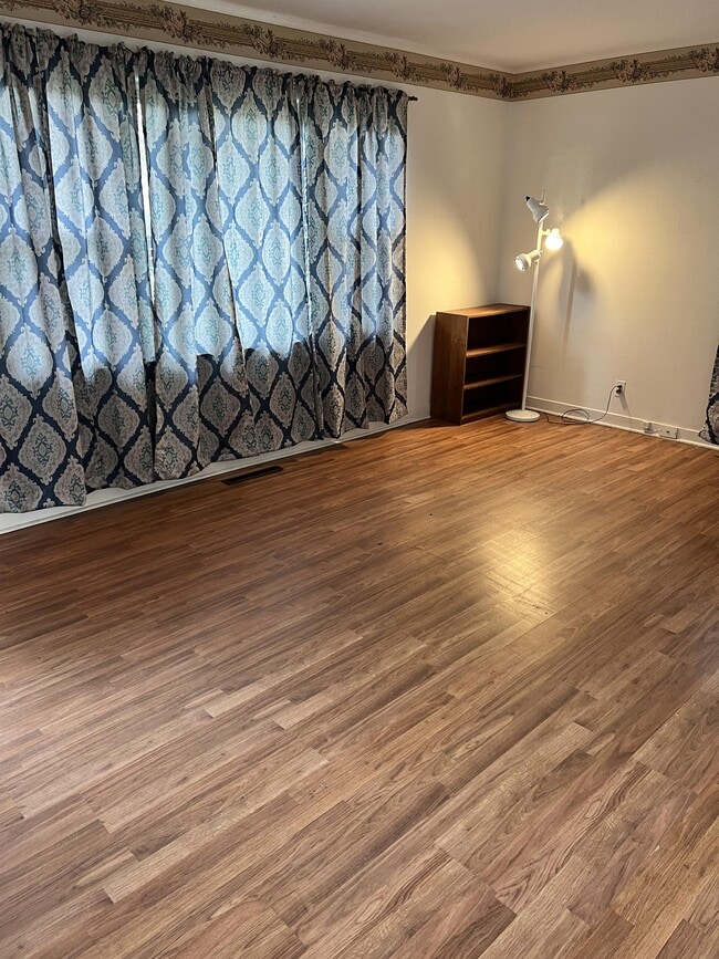 Building Photo - 3122 Commander Dr