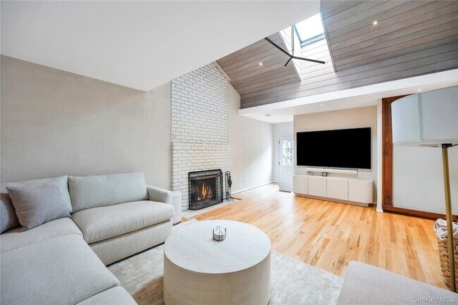 Building Photo - 8 Lovell Rd