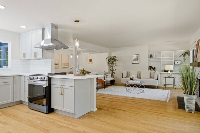 Building Photo - Pet-Friendly Rambler with Modern Updates and Great Layout