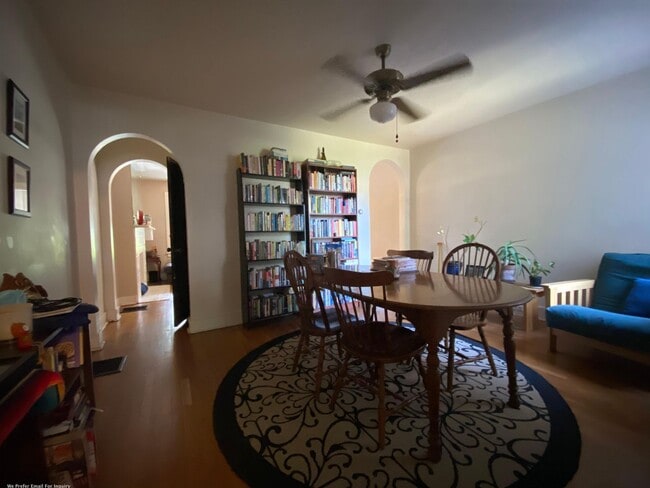 Building Photo - Beautiful Highland Park townhome