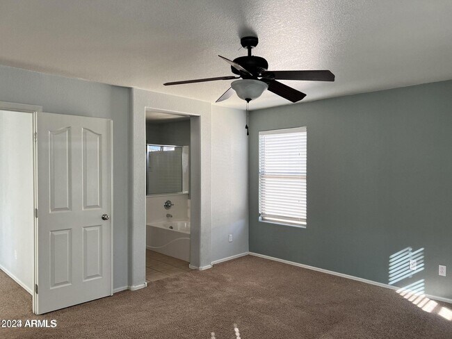 Building Photo - 3943 E Jasper Dr