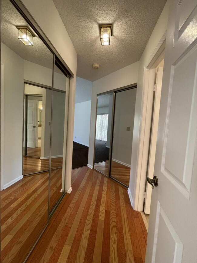 Building Photo - 2575 La Cristal Cir