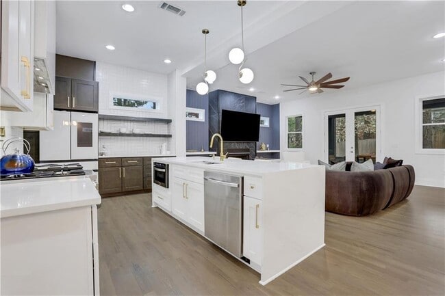 Building Photo - 2497 Wawona Dr NE