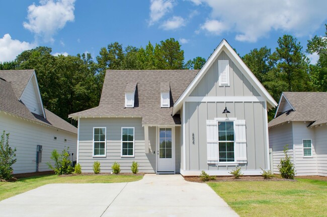 Building Photo - Inviting 3-Bedroom Home in Fox Chase with ...