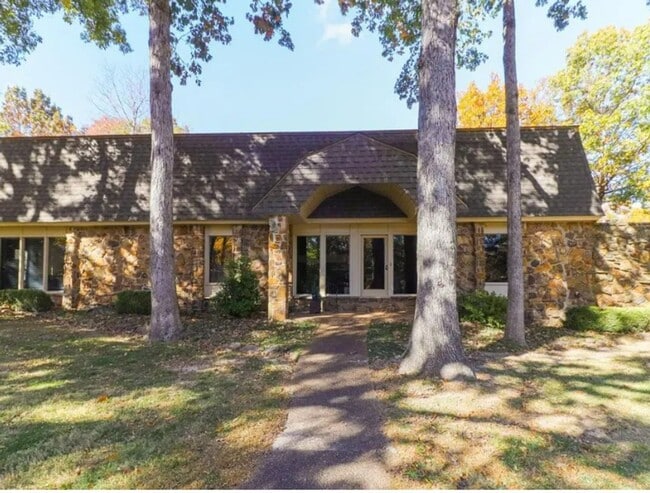 Building Photo - 3 Bed / 4.5 Bath - 3902 sq. feet!