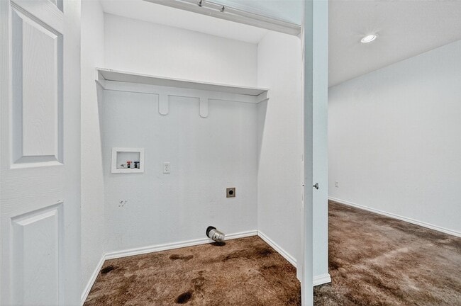 Building Photo - 712 Seven Oaks Rd