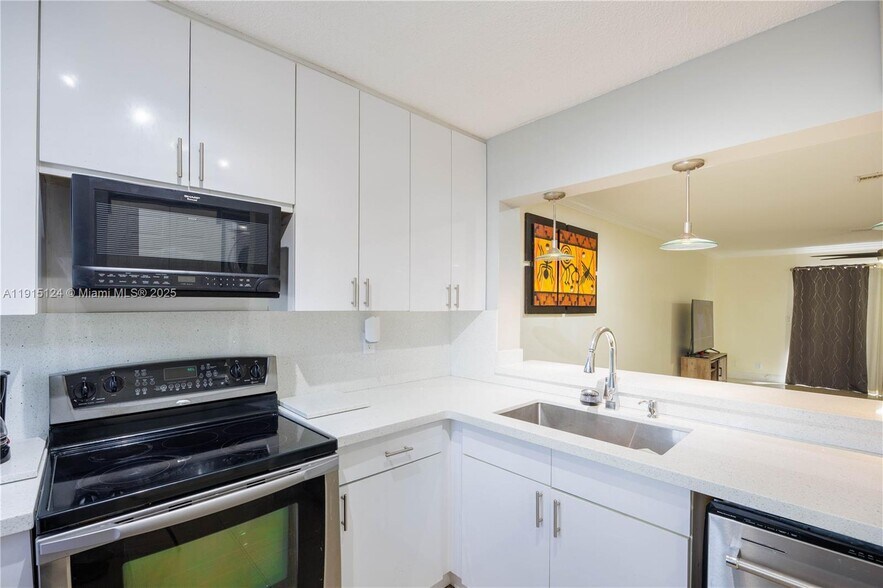 Primary Photo - 8325 Fairway Rd