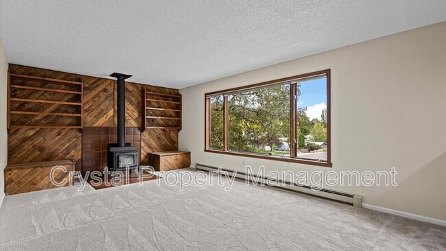 Building Photo - 1001 Walz Ave