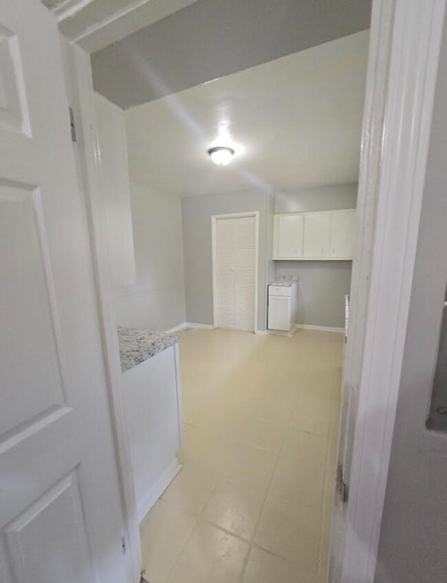 Building Photo - Large Three Bedroom with Bonus Room Single...