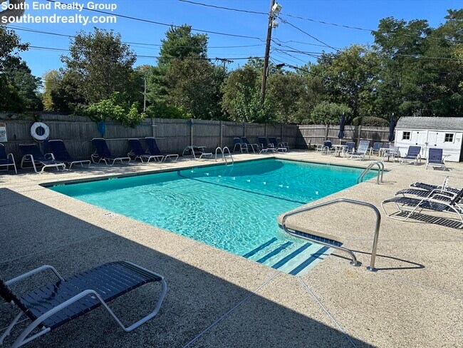 Building Photo - 6 Whitman Rd