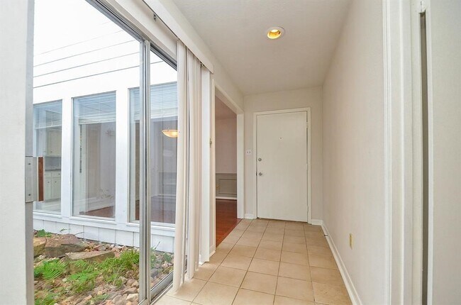 Building Photo - 15815 Boulder Oaks Dr