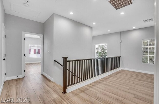 Building Photo - 254 Little Minah Ct