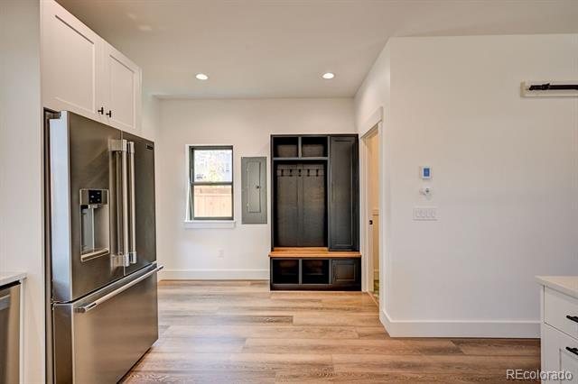 Building Photo - 424 Pinon St