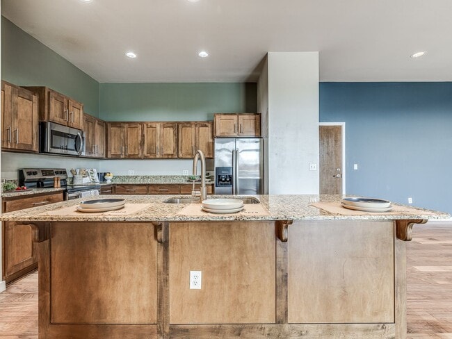 Building Photo - Military/First Responder Discount Available- 3 Bedroom/2 Bath  Downtown OKC Condo WITH 2 Covered ...