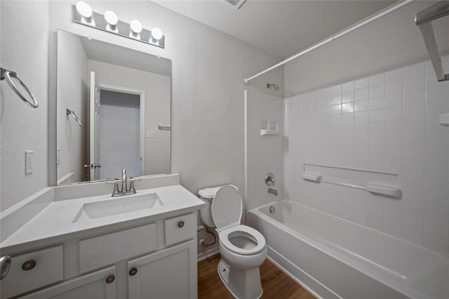 Building Photo - 3904 Oakhurst Ln