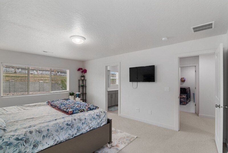 Building Photo - 2613 N Snowberry Dr