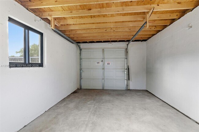 Building Photo - 9660 Dominican Dr