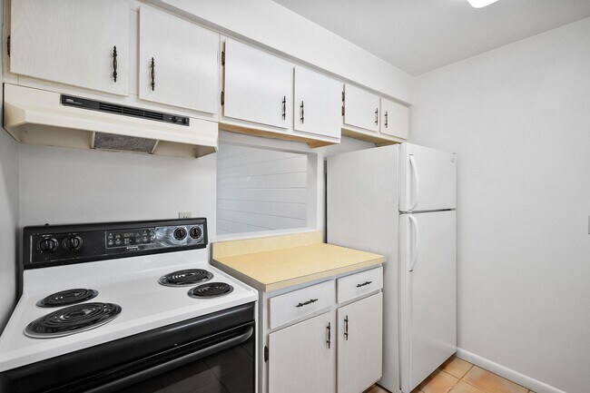 Building Photo - 2050 Oleander Blvd