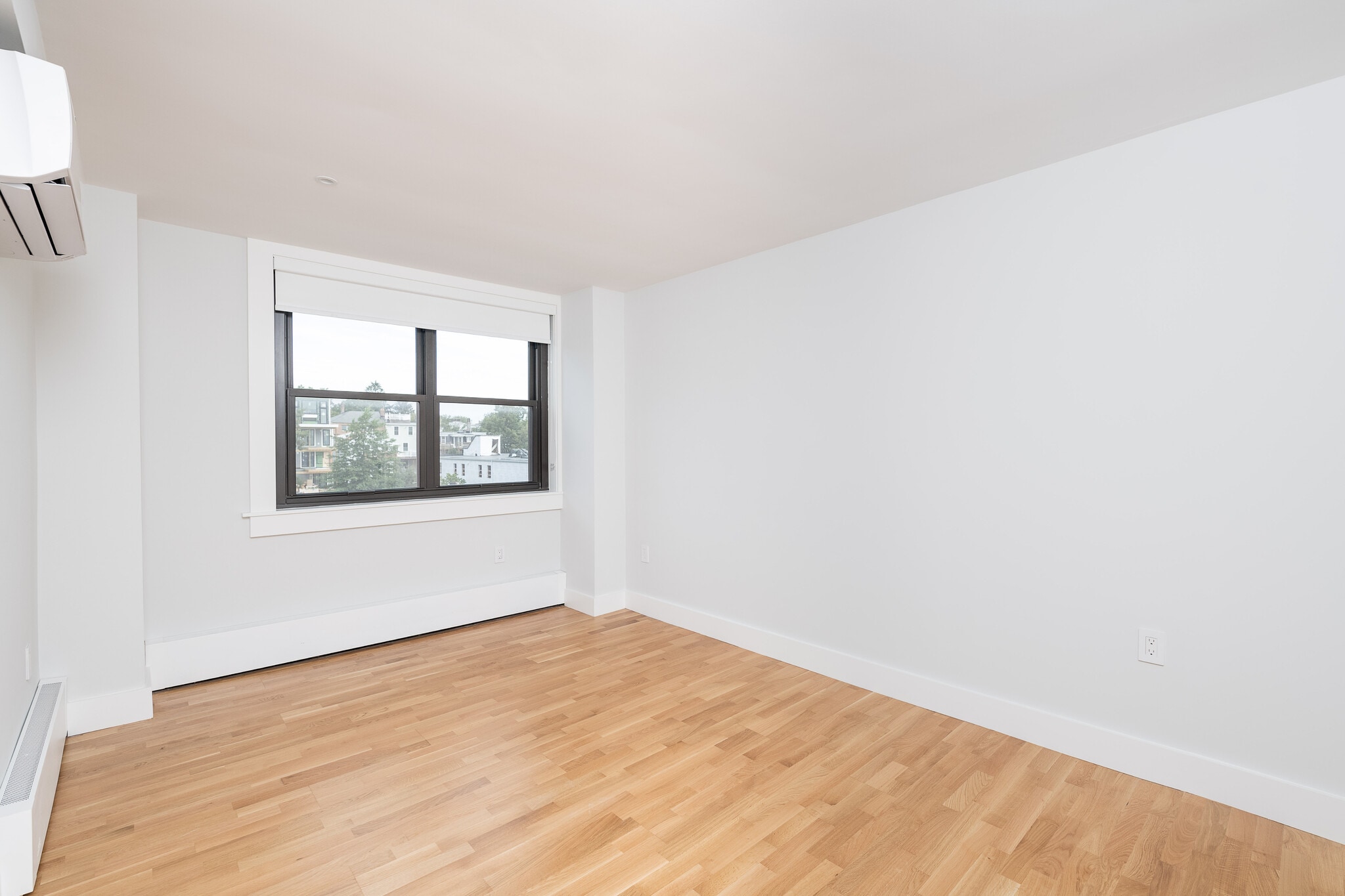 Building Photo - 1410 Columbia Rd