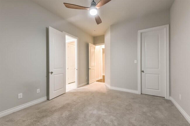 Building Photo - 21825 Enchanted Rock Dr N