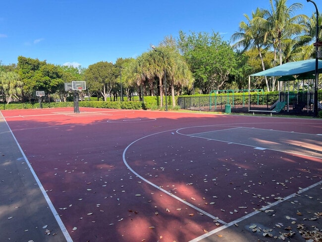 Building Photo - 4926 Ave