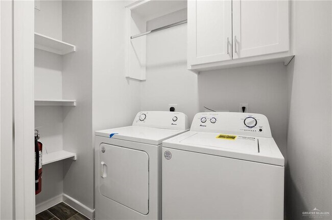 Building Photo - 30 Violet Ave W