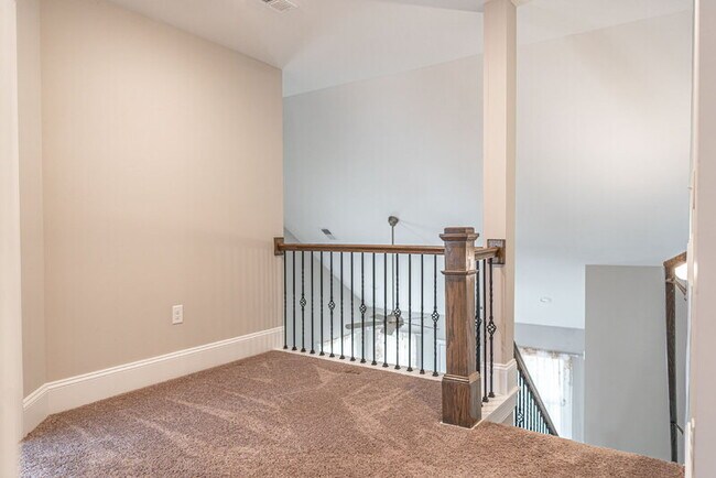 Building Photo - 315 Mashie Ct
