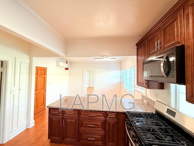 Building Photo - 1536 4th Ave