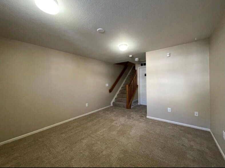 Additional finished living space perfect for office, lounge, or media room. - 289 Preswicke Ml