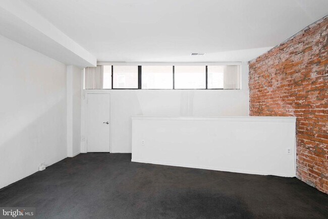 Building Photo - 2031 South St