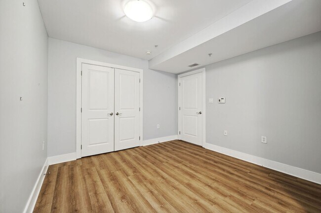 Building Photo - Available for a 9/1 Lease Start! 1 Bedroom...