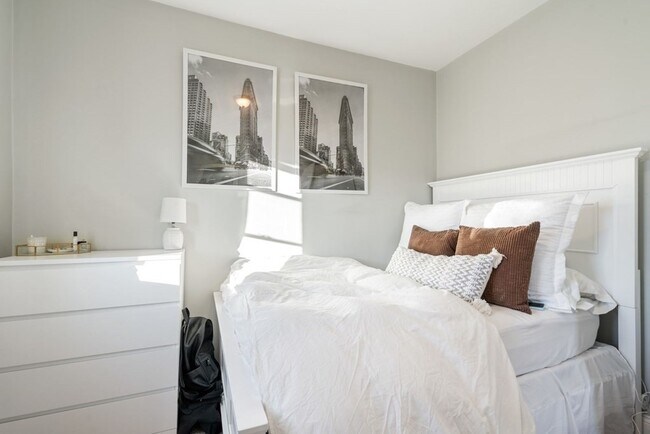 Building Photo - 473 E 5th St