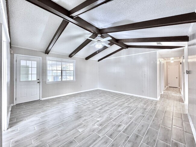 Building Photo - Beautiful Sherwood Oaks 3BR/2BA Home With Patio, Carport & Security Features!