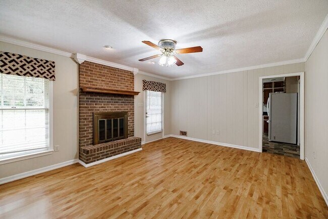 Building Photo - 1110 Maple Cir