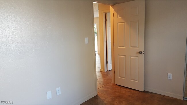 Building Photo - 312 Hubbard Ave