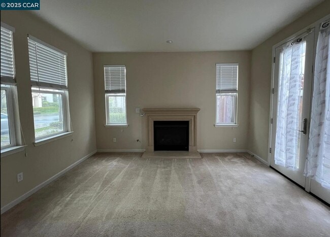 Building Photo - 911 Madrone Ave