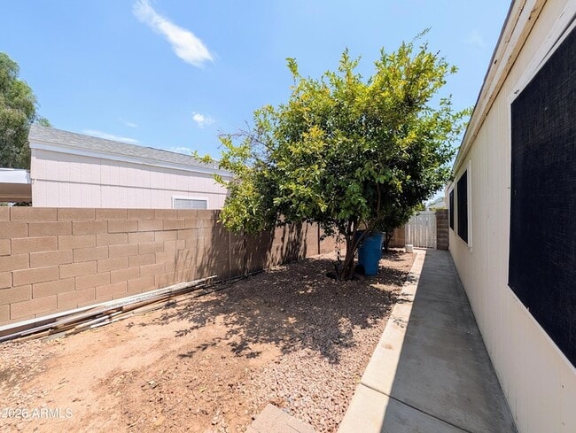 Building Photo - 2824 W Angela Dr