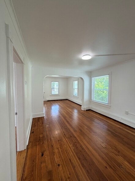 Building Photo - 37 Maud St