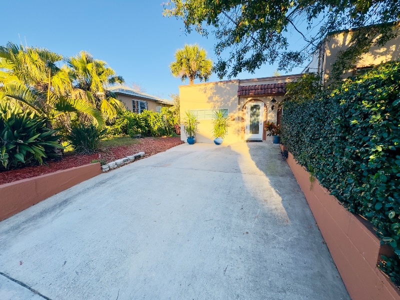 Building Photo - 726 N Peninsula Dr