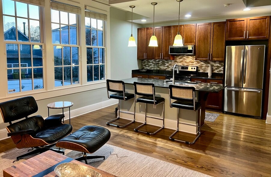 Building Photo - 943 N Ormewood Park Dr SE