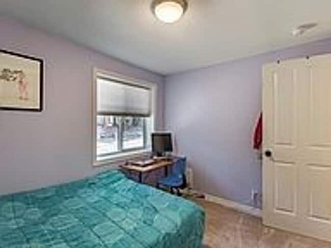 Building Photo - Tastefully Updated 3bd 1 bath home with la...
