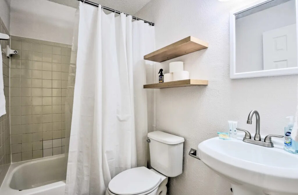 Building Photo - 416 40th St E