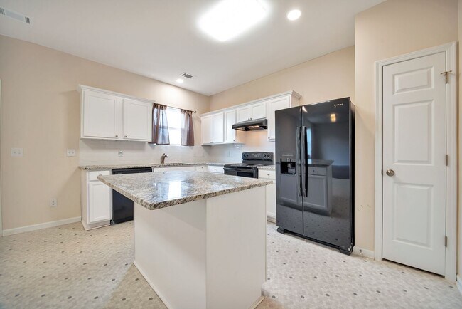 Building Photo - Spence Creek Rental!
