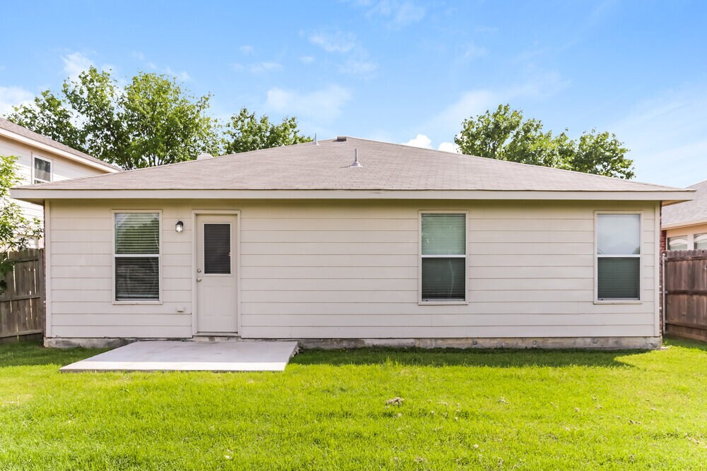 Building Photo - 2365 White Pine Dr