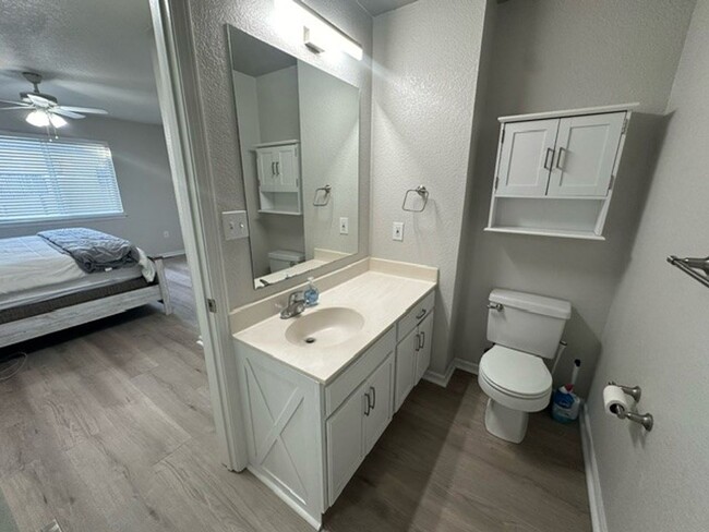 Building Photo - Beautiful Town Home + Deck & Patio + Easy ...