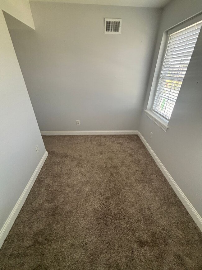 Building Photo - Charming 3-Bedroom Home in Desirable Bridg...