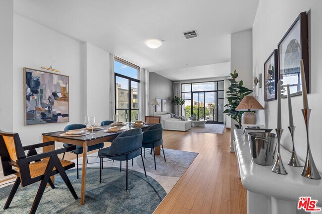 Primary Photo - 3223 W 6th St