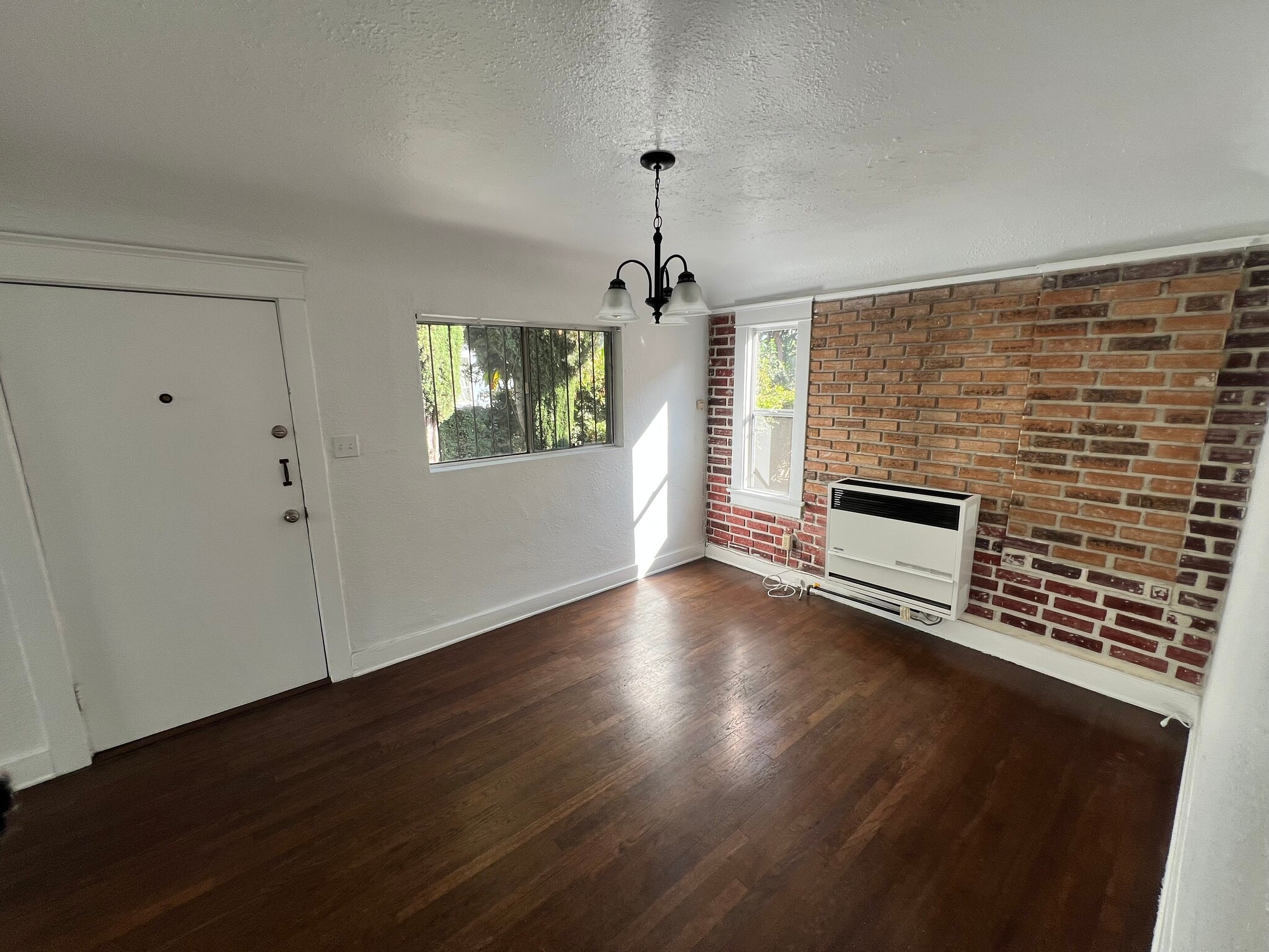 Livingroom - 1620 N Ave 45