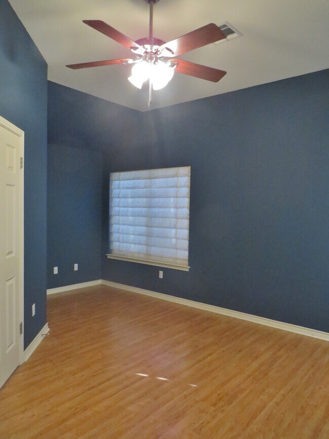 Building Photo - 3 Bedroom 2 Bathroom Parkview Estates Home